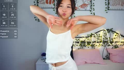 Snapshot of coventinaashfield chatting on October 11, 8:41 am Yui online show from October 11, 8:41 am