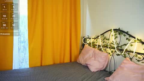 Snapshot of coventinaashfield chatting on October 19, 7:54 am Yui online show from October 19, 7:54 am