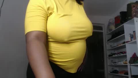 Snapshot of cozy_dion chatting on October 18, 4:53 pm Erykah online show from October 18, 4:53 pm