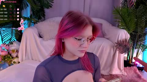Snapshot of crazy__wine chatting on March 1, 2:44 pm Sonya online show from March 1, 2:44 pm