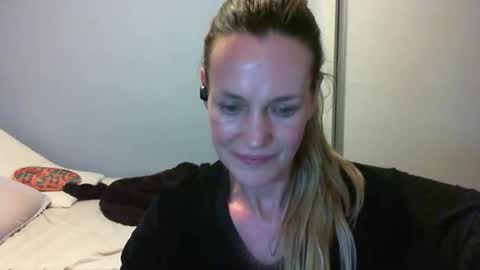 Snapshot of crazyanny chatting on October 19, 12:23 am Anny online show from October 19, 12:23 am