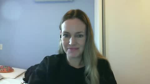 Snapshot of crazyanny chatting on October 9, 11:03 am Anny online show from October 9, 11:03 am