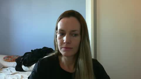 Snapshot of crazyanny chatting on October 15, 11:02 am Anny online show from October 15, 11:02 am