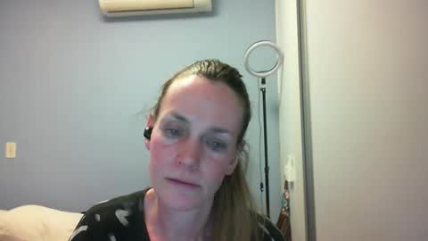 Snapshot of crazyanny chatting on October 27, 12:06 am Anny online show from October 27, 12:06 am