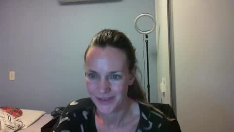 Snapshot of crazyanny chatting on October 28, 12:27 am Anny online show from October 28, 12:27 am