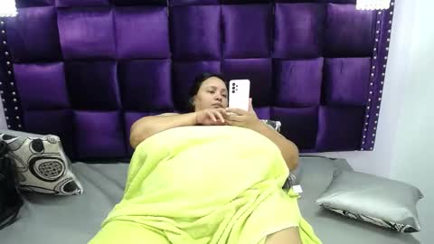 Snapshot of crazyonme chatting on February 12, 7:56 pm diosalinda online show from February 12, 7:56 pm