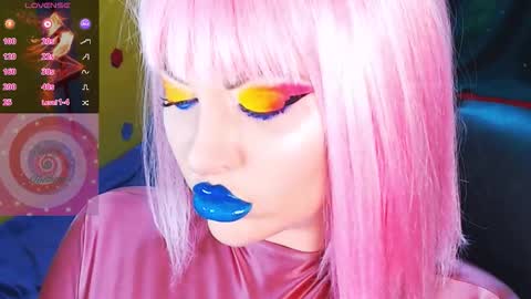 Snapshot of crazypinkyball chatting on October 18, 1:47 pm Roxy online show from October 18, 1:47 pm