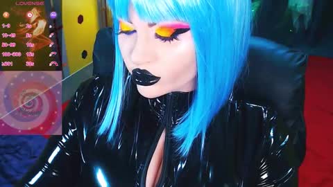 Snapshot of crazypinkyball chatting on October 29, 2:42 pm Roxy online show from October 29, 2:42 pm