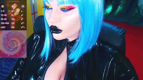 Snapshot of crazypinkyball chatting on October 28, 2:23 pm Roxy online show from October 28, 2:23 pm