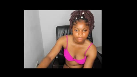 Snapshot of creamy_juicypussy chatting on February 21, 7:55 am Lady jasmine online show from February 21, 7:55 am