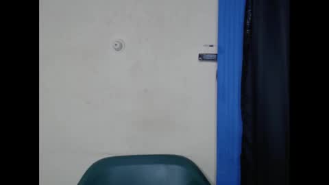 Snapshot of creamyxmuffin chatting on February 28, 8:07 pm creamyxmuffin online show from February 28, 8:07 pm