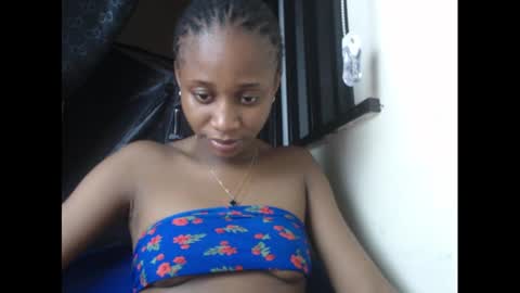 Snapshot of creamyxmuffin chatting on March 5, 7:50 pm creamyxmuffin online show from March 5, 7:50 pm