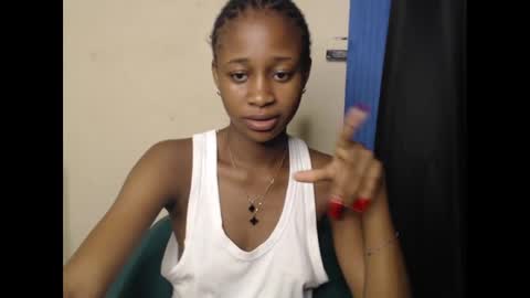 Snapshot of creamyxmuffin chatting on March 2, 7:08 pm creamyxmuffin online show from March 2, 7:08 pm