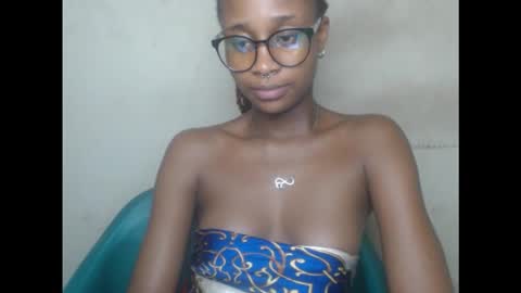 Snapshot of creamyxmuffin chatting on September 10, 3:23 pm creamyxmuffin online show from September 10, 3:23 pm