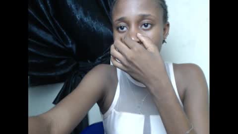 Snapshot of creamyxmuffin chatting on March 10, 5:22 am creamyxmuffin online show from March 10, 5:22 am