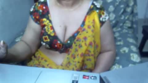 Snapshot of crezybhabihot chatting on March 5, 8:12 pm Sonika69 online show from March 5, 8:12 pm