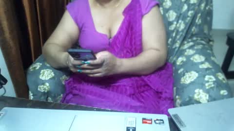 Snapshot of crezybhabihot chatting on January 30, 11:33 am Sonika69 online show from January 30, 11:33 am