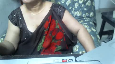 Snapshot of crezybhabihot chatting on February 25, 11:59 pm Sonika69 online show from February 25, 11:59 pm