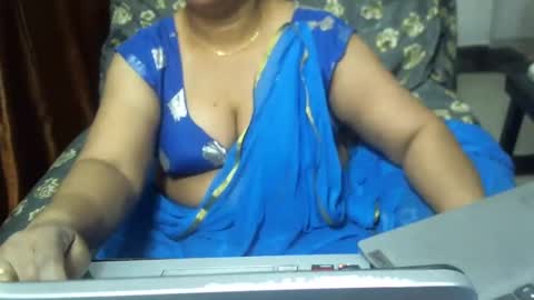 Snapshot of crezybhabihot chatting on March 4, 10:35 am Sonika69 online show from March 4, 10:35 am