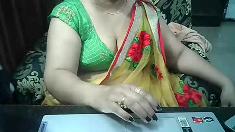 Snapshot of crezybhabihot chatting on September 10, 3:06 am Sonika69 online show from September 10, 3:06 am