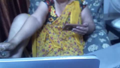 Snapshot of crezybhabihot chatting on March 6, 11:36 am Sonika69 online show from March 6, 11:36 am