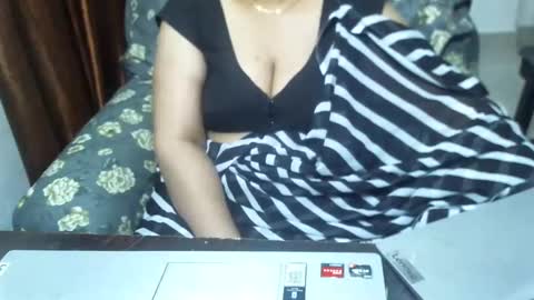 Snapshot of crezybhabihot chatting on February 23, 4:01 am Sonika69 online show from February 23, 4:01 am