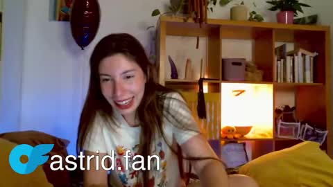 Snapshot of cringebutcute chatting on September 11, 6:30 pm Astrid online show from September 11, 6:30 pm