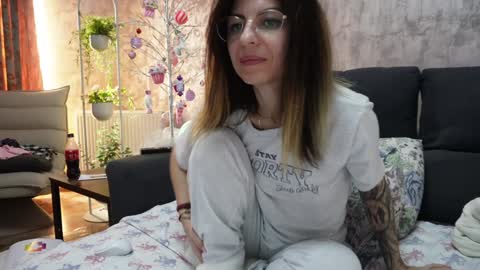 crissy_love online show from December 17, 9:39 am