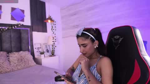 cristal baker25 online show from September 16, 3:20 pm