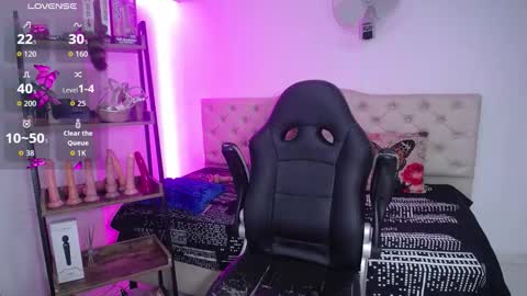 Snapshot of cristal_horny19 chatting on October 22, 11:43 pm Milena online show from October 22, 11:43 pm