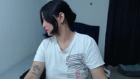 Snapshot of cristal_hot07 chatting on February 7, 2:51 am Cristal online show from February 7, 2:51 am