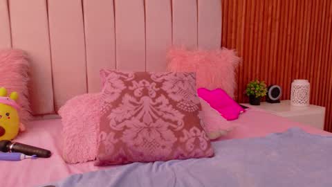 Snapshot of cristal_subin69 chatting on November 1, 6:23 pm STEFANYIG cristalsubin online show from November 1, 6:23 pm