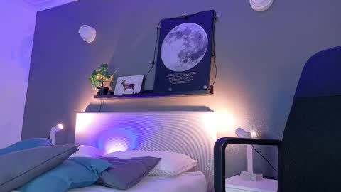 Snapshot of cristalcornner_ chatting on September 24, 8:52 pm Nicole Connection time 220pm-910pmCol online show from September 24, 8:52 pm