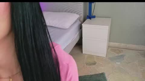 Snapshot of cristalcornner_ chatting on October 27, 7:41 pm Nicole Connection time 220pm-910pmCol online show from October 27, 7:41 pm