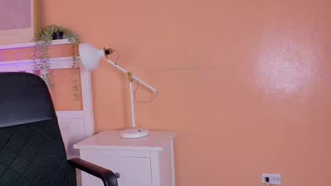 Snapshot of cristalcornner_ chatting on October 20, 7:50 pm Nicole Connection time 220pm-910pmCol online show from October 20, 7:50 pm