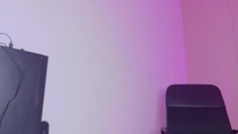 Snapshot of cristalcornner_ chatting on October 30, 8:10 pm Nicole Connection time 220pm-910pmCol online show from October 30, 8:10 pm