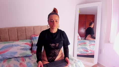 Snapshot of cristalwalker__ chatting on October 25, 12:46 pm cristal walker online show from October 25, 12:46 pm