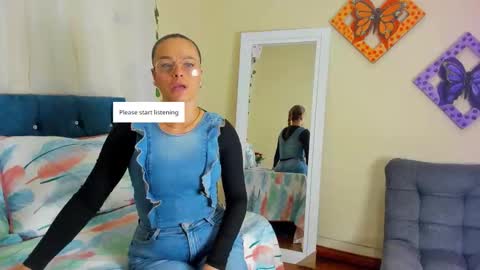 Snapshot of cristalwalker__ chatting on October 21, 12:09 pm cristal walker online show from October 21, 12:09 pm