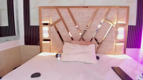 Snapshot of cristhinbrown chatting on October 30, 7:15 pm cristin  online show from October 30, 7:15 pm