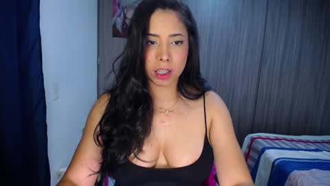 Snapshot of cristina_ford chatting on December 19, 1:18 am Cristina online show from December 19, 1:18 am
