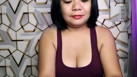 Snapshot of crystal_april chatting on March 11, 11:59 pm Crys online show from March 11, 11:59 pm
