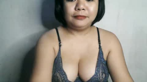 Snapshot of crystal_april chatting on January 18, 10:06 am Crys online show from January 18, 10:06 am