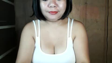Snapshot of crystal_april chatting on February 18, 5:11 pm Crys online show from February 18, 5:11 pm