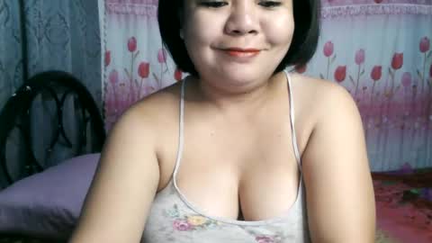 Snapshot of crystal_april chatting on January 10, 2:02 pm Crys online show from January 10, 2:02 pm