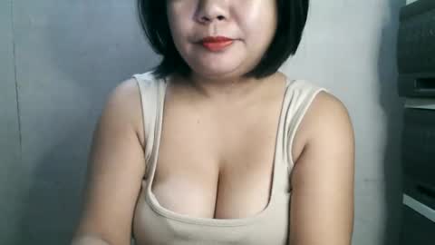 Snapshot of crystal_april chatting on February 6, 12:43 am Crys online show from February 6, 12:43 am