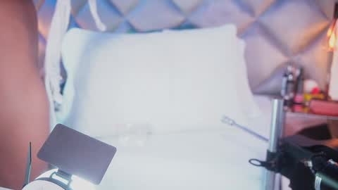 crystal_gilton online show from April 6, 7:04 pm