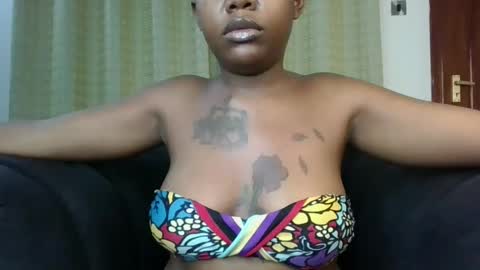 Snapshot of crystal_viv_1 chatting on March 12, 3:02 am crystal_viv_1 online show from March 12, 3:02 am