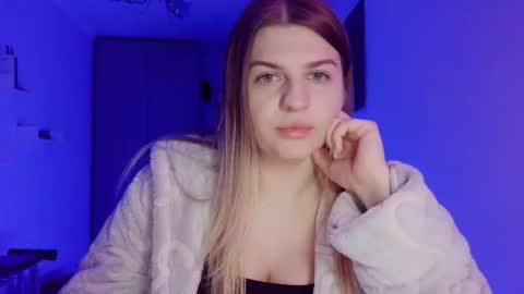 crystalblush01 online show from May 3, 6:33 pm