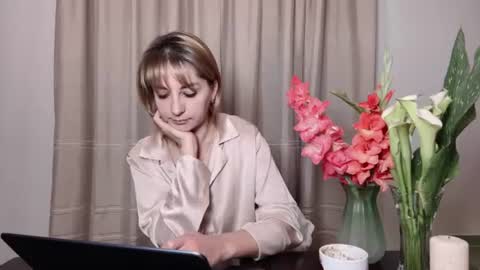 Mary online show from July 30, 9:15 pm