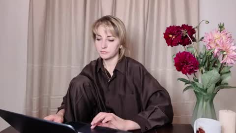 Mary online show from July 6, 8:22 pm